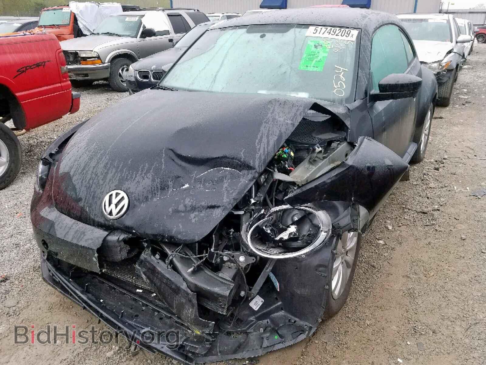 2013 VOLKSWAGEN BEETLE - VIN: 3VWFP7AT5DM630524 - Фото 2