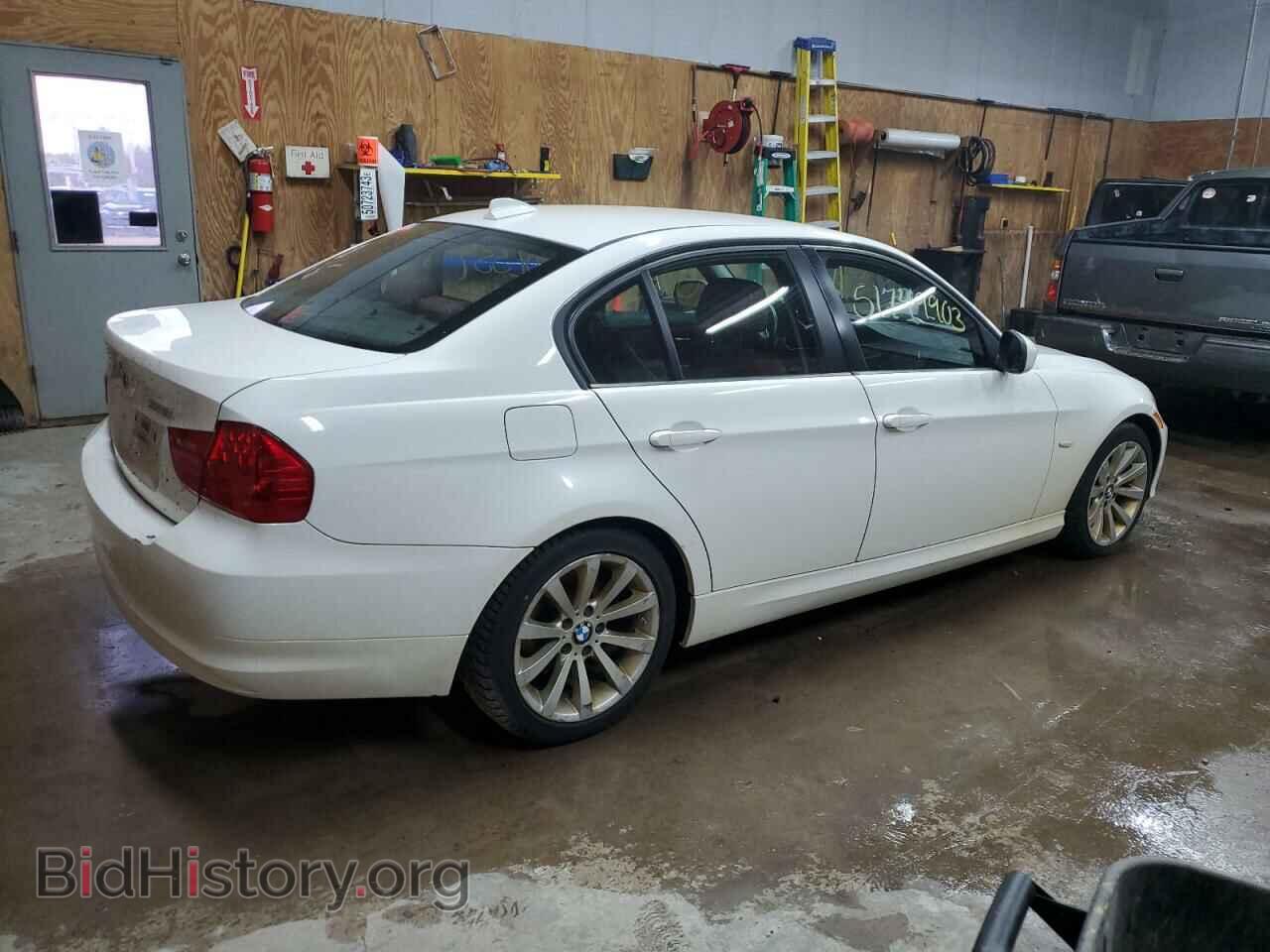 2011 BMW 3 SERIES - VIN: WBAPH7C55BE678575 - Фото 3