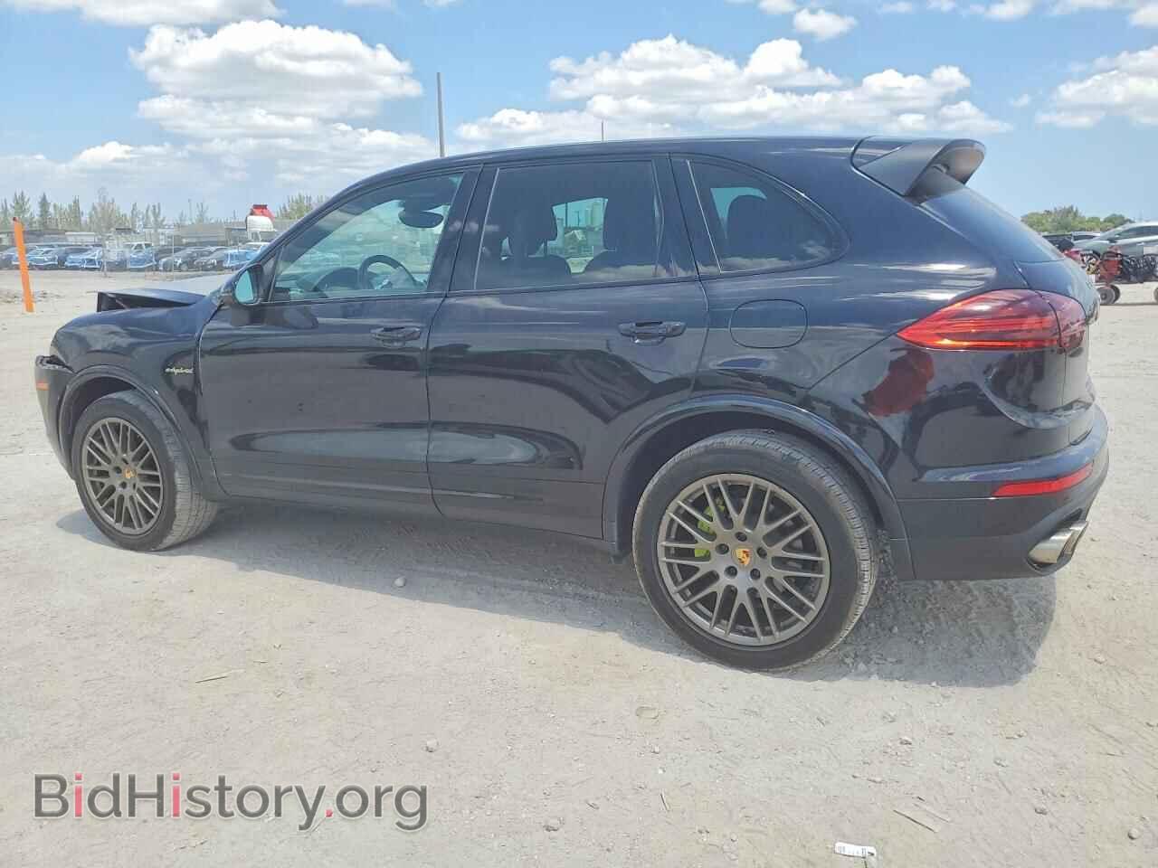 2017 PORSCHE CAYENNE - VIN: WP1AE2A23HLA69534 - Фото 2