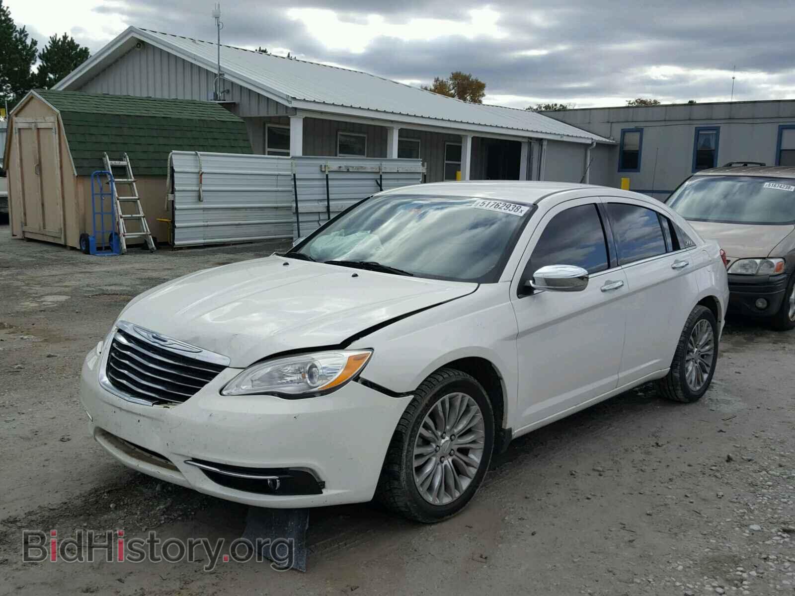2011 CHRYSLER 200 - VIN: 1C3BC2FBXBN520429 - Фото 2