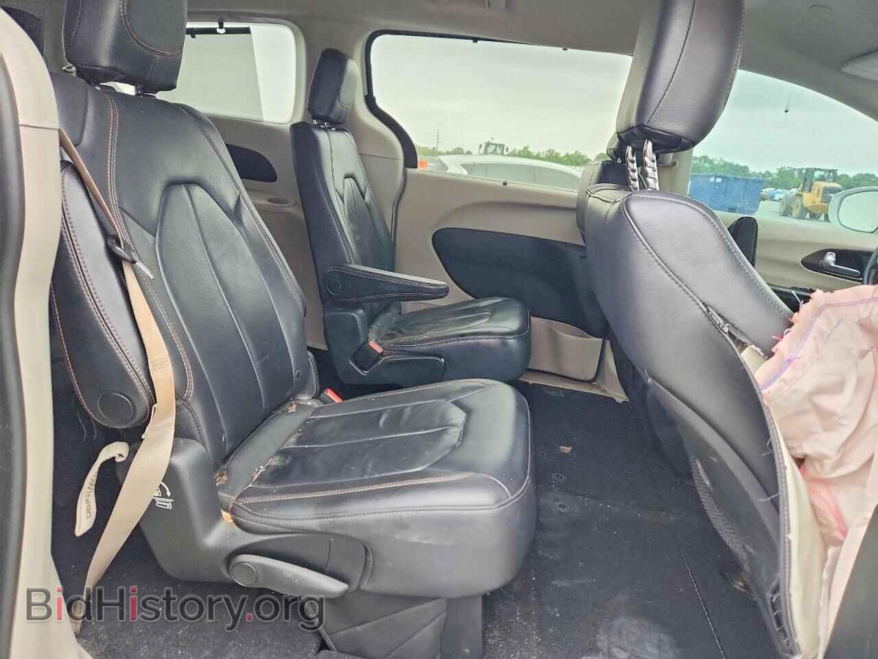 2017 CHRYSLER All Models - VIN: 2C4RC1BG5HR795580 - Фото 11