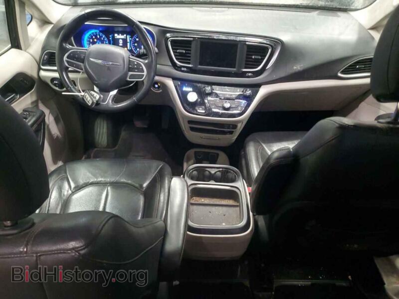 2020 Chrysler PACIFICA (VIN 2C4RC1BG0LR109468) — photo 8 of 17