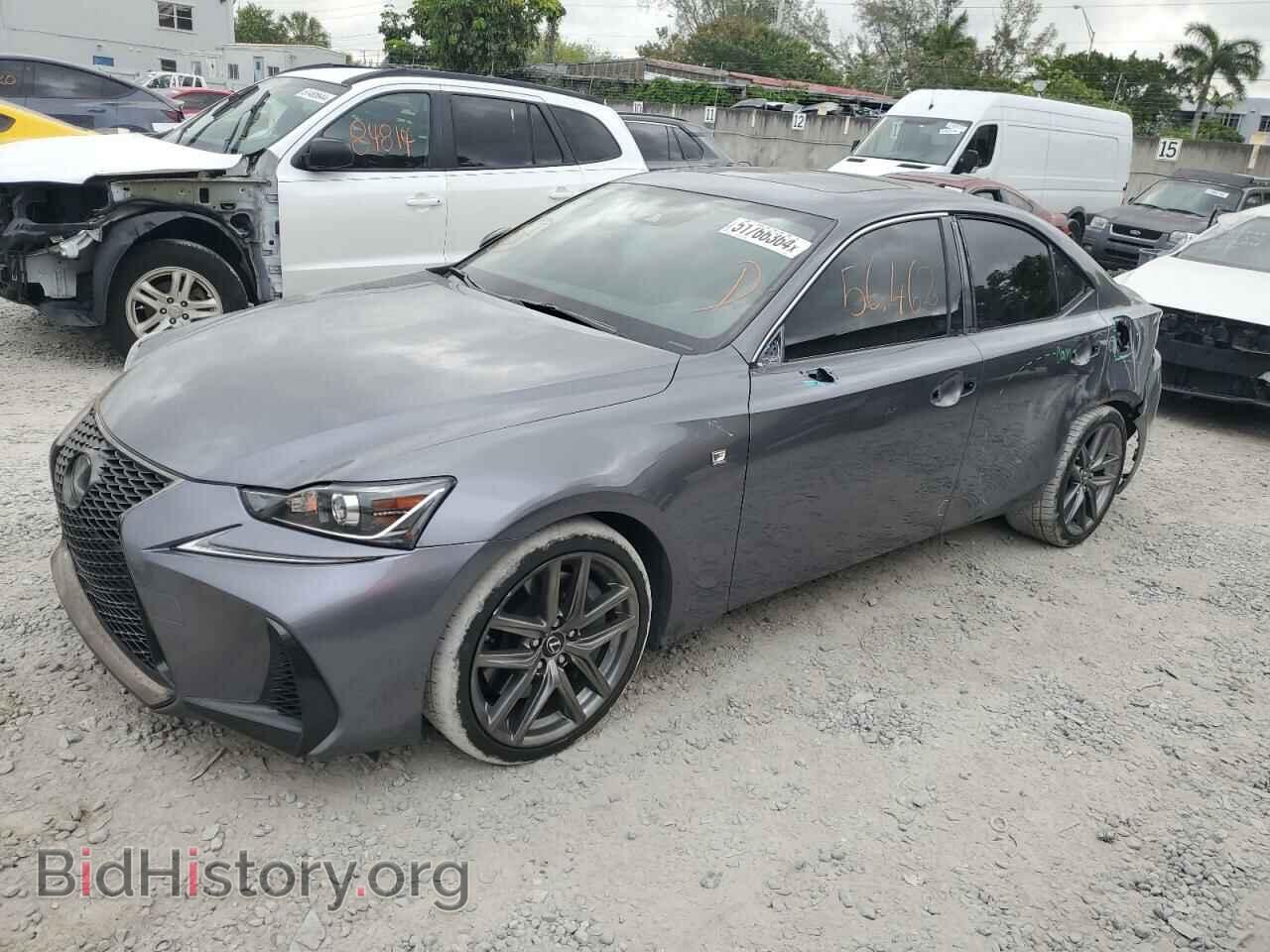 Photo JTHC81D23J5029907 - LEXUS IS 2018