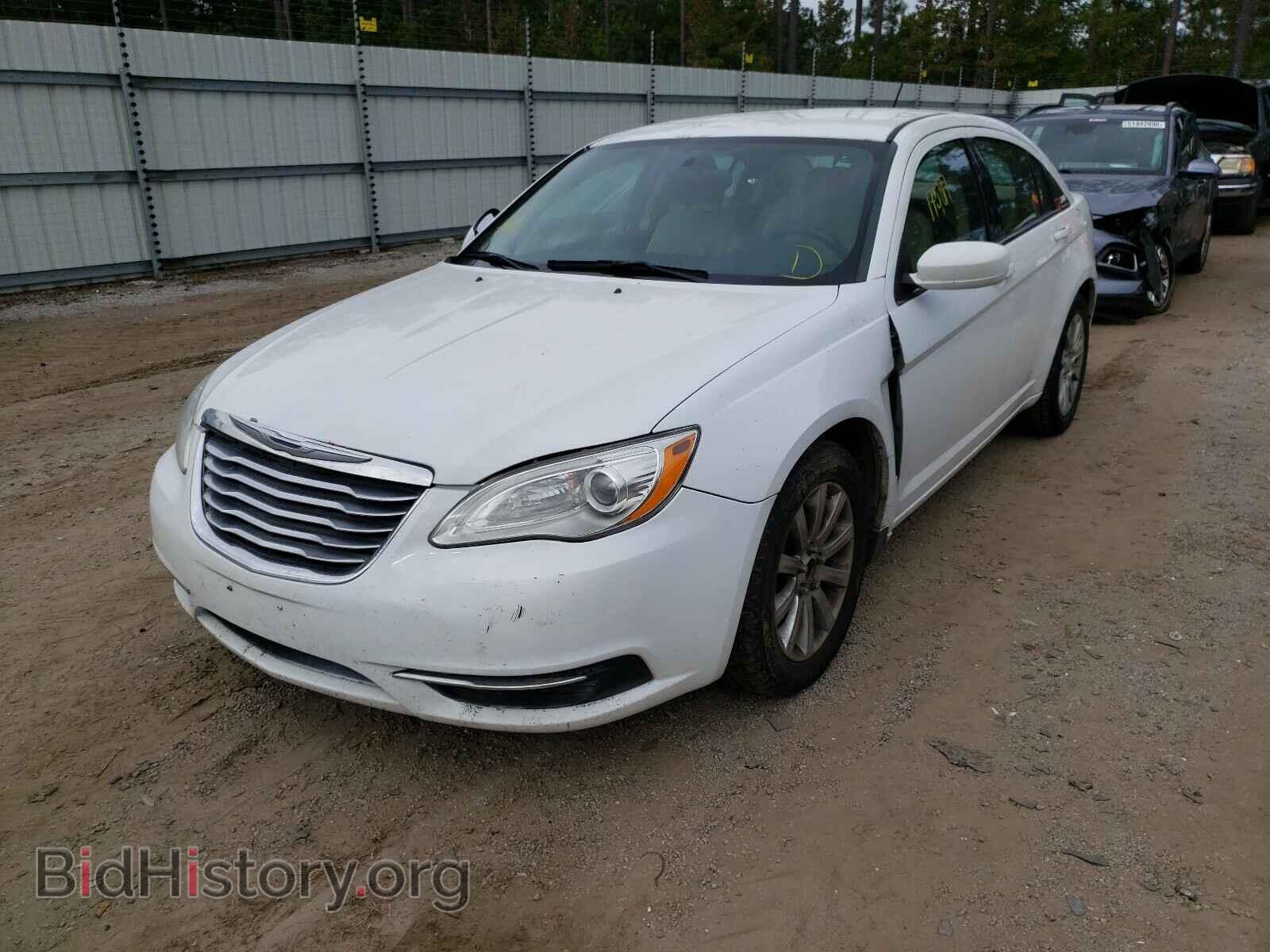 2013 CHRYSLER 200 - VIN: 1C3CCBAB1DN618764 - Фото 2