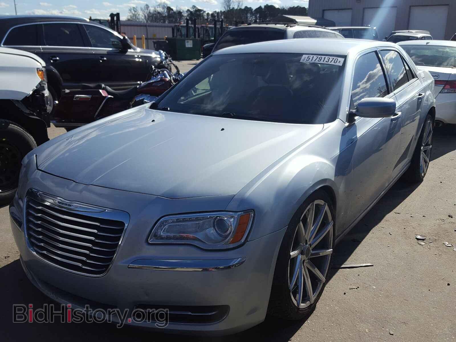 2013 CHRYSLER 300 - VIN: 2C3CCAAG4DH595382 - Фото 2