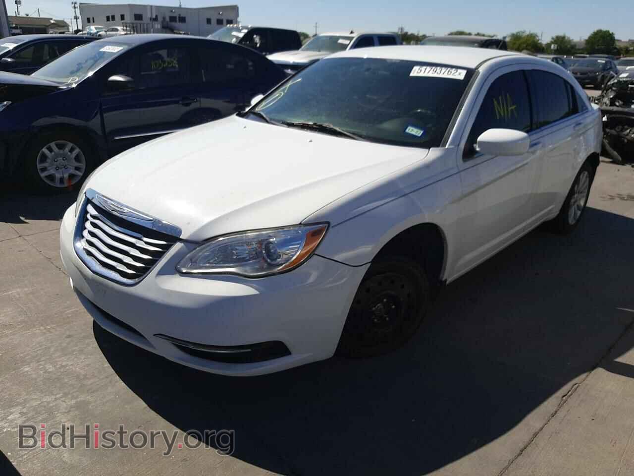 2011 CHRYSLER 200 - VIN: 1C3BC1FBXBN575781 - Фото 2