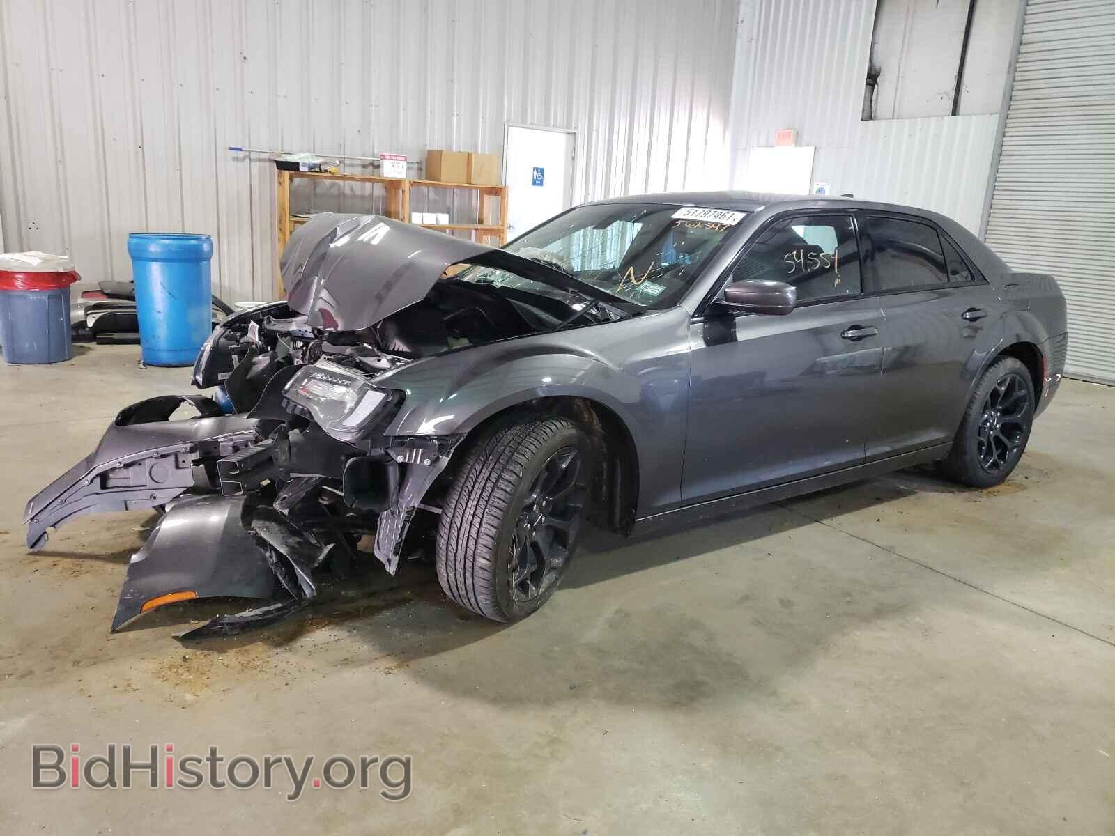 2019 CHRYSLER 300 - VIN: 2C3CCABG5KH562547 - Фото 2