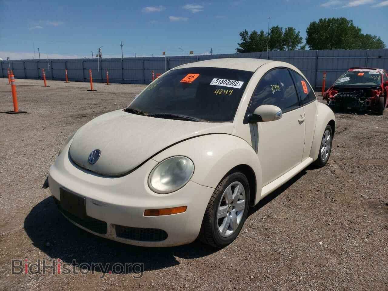 2007 VOLKSWAGEN BEETLE - VIN: 3VWPW31C97M504249 - Фото 2