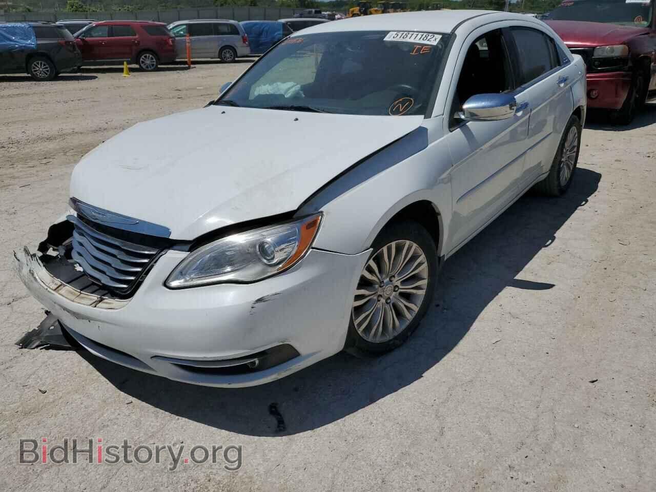 2012 CHRYSLER 200 - VIN: 1C3CCBCB3CN207636 - Фото 2