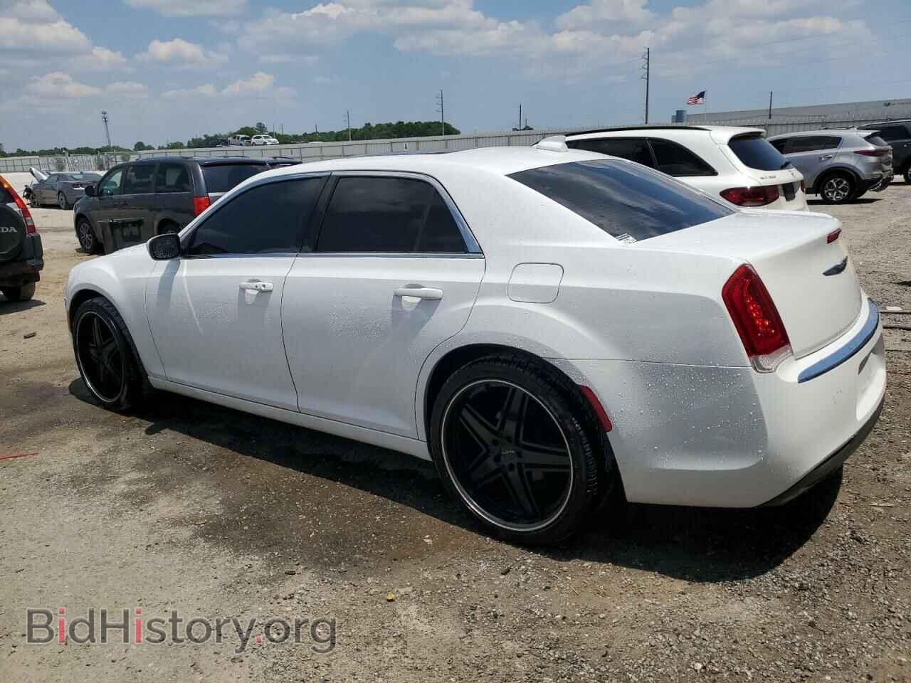 2017 CHRYSLER 300 - VIN: 2C3CCAAGXHH662153 - Фото 2