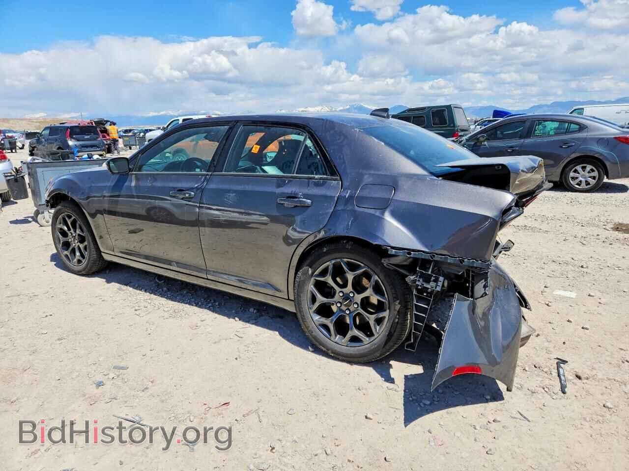 2018 CHRYSLER 300 - VIN: 2C3CCAGG7JH250320 - Photo 2