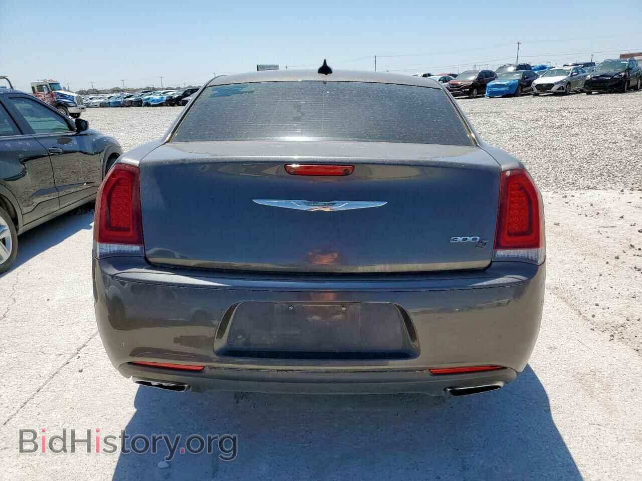 2019 CHRYSLER 300 - VIN: 2C3CCABG2KH697906 - Фото 6