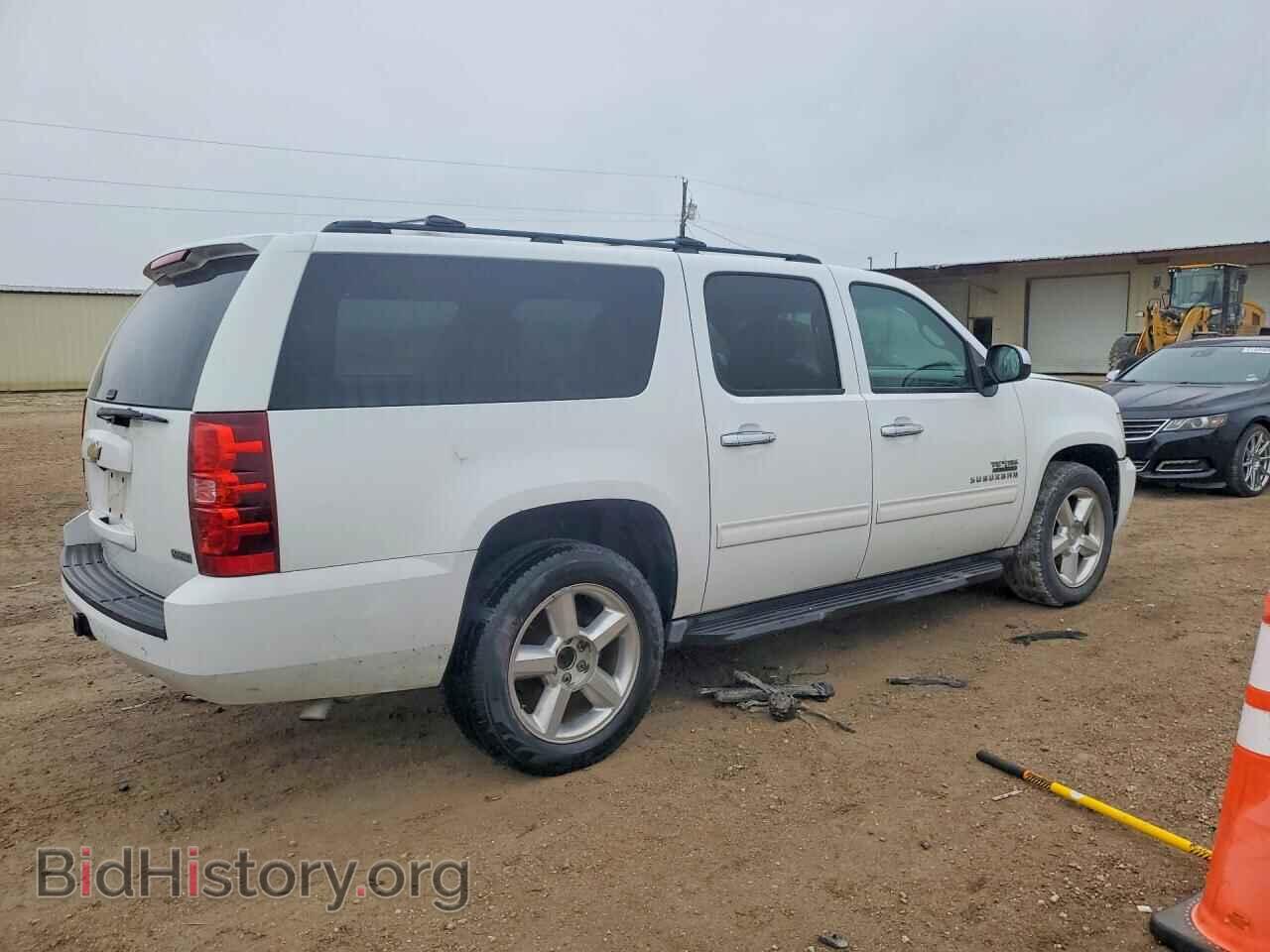 2011 CHEVROLET SUBURBAN - VIN: 1GNSCHE01BR361380 - Фото 3