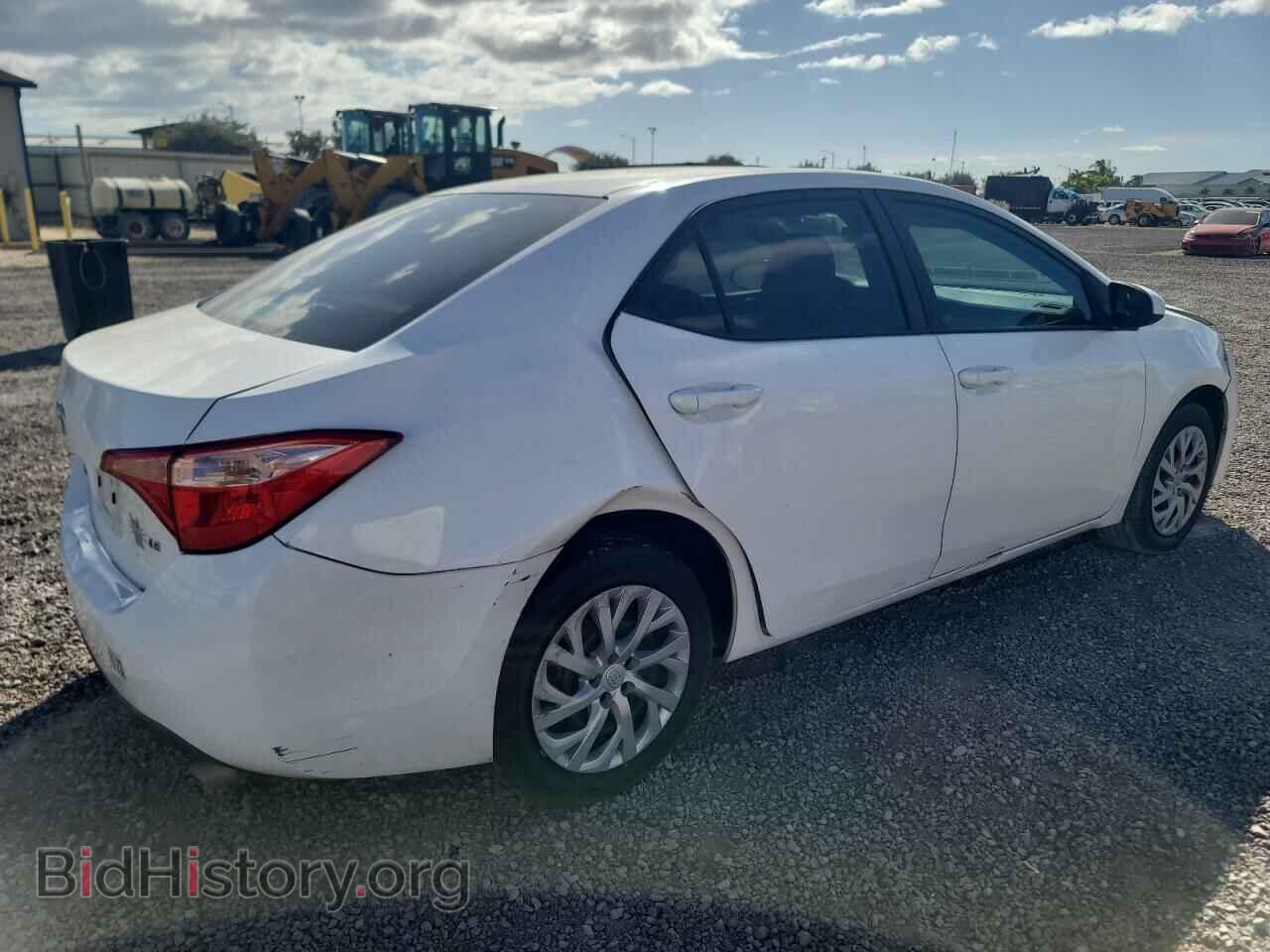 2017 TOYOTA COROLLA - VIN: 5YFBURHE0HP573810 - Фото 3