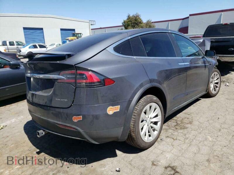 2020 Tesla MODEL X (VIN 5YJXCBE2XLF247639) — photo 4 of 10