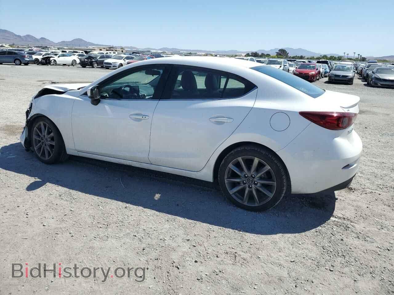 2018 MAZDA 3 - VIN: 3MZBN1V38JM215978 - Фото 2
