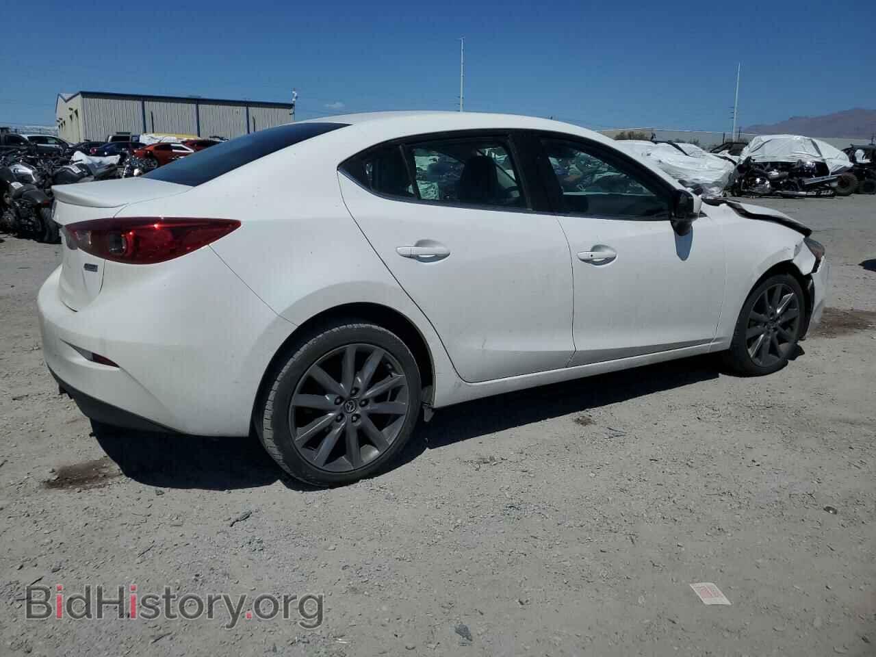 2018 MAZDA 3 - VIN: 3MZBN1V38JM215978 - Фото 3