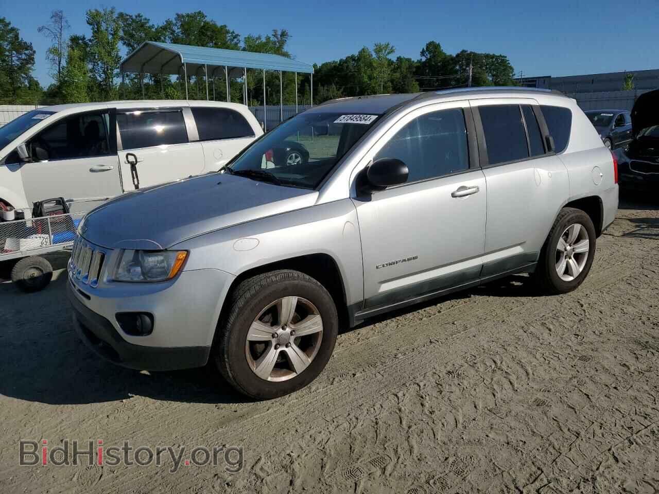 Photo 1J4NF1FB5BD283570 - JEEP COMPASS 2011