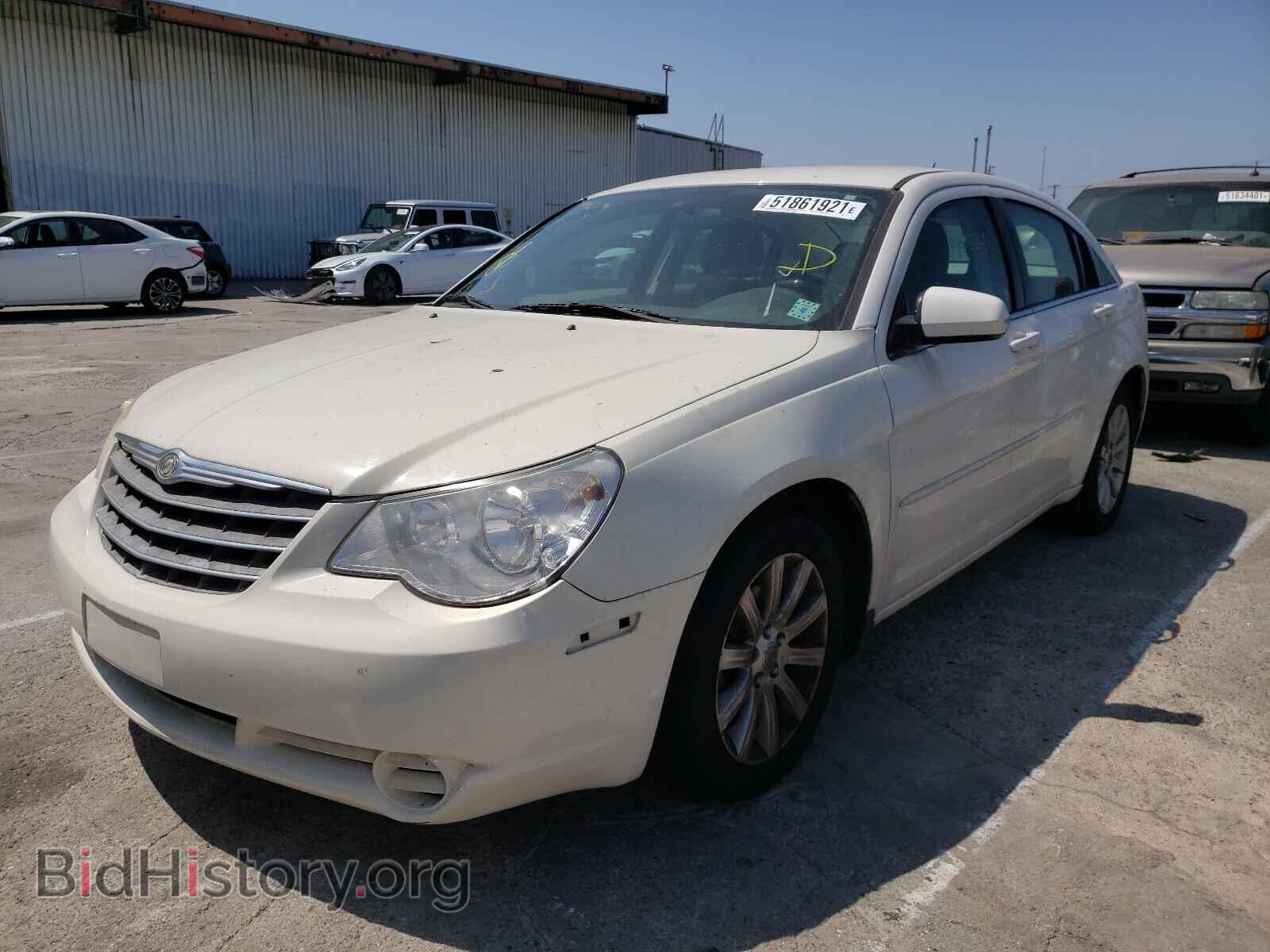 2010 CHRYSLER SEBRING - VIN: 1C3CC5FB8AN147301 - Фото 2