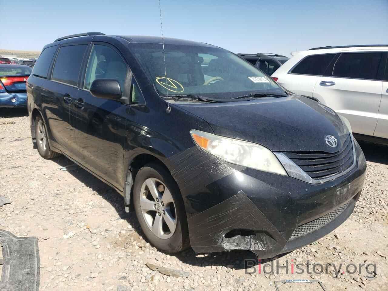 Photo 5TDKK3DC4BS134342 - TOYOTA SIENNA 2011