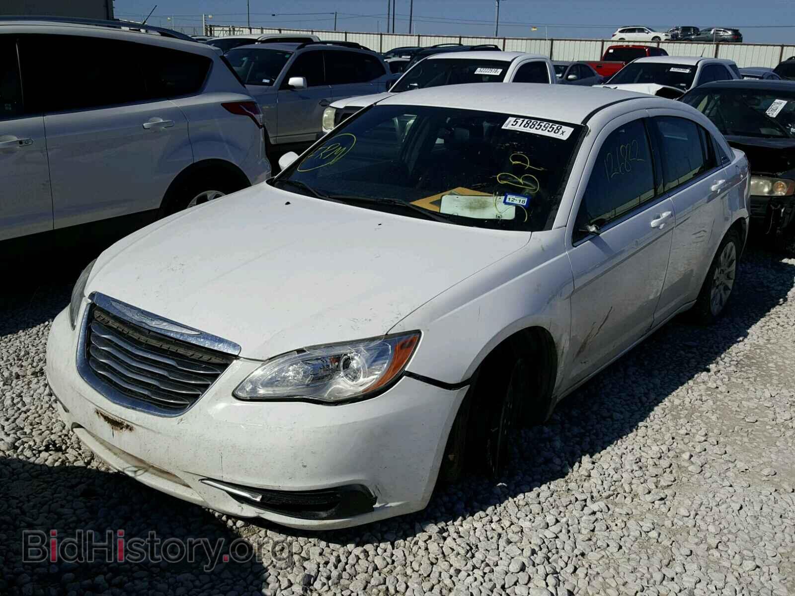 2012 CHRYSLER 200 - VIN: 1C3CCBAB0CN223179 - Фото 2