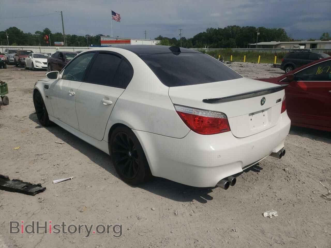 2008 BMW M5 - VIN: WBSNB935X8CX09355 - Фото 3