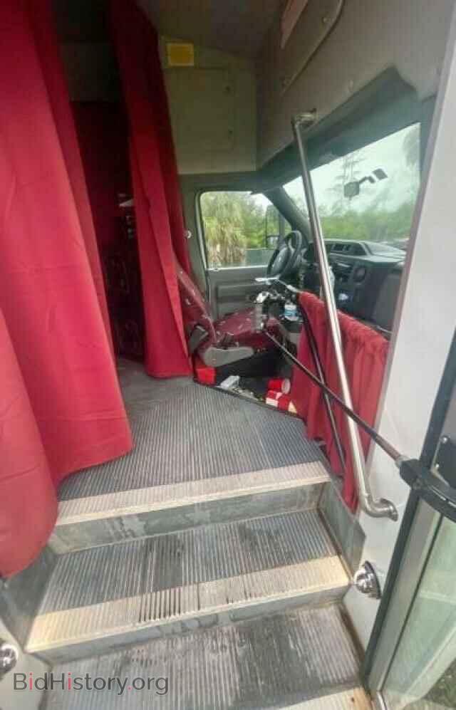 2017 FORD ECONOLINE - VIN: 1FDEE3FS9HDC24899 - Photo 5