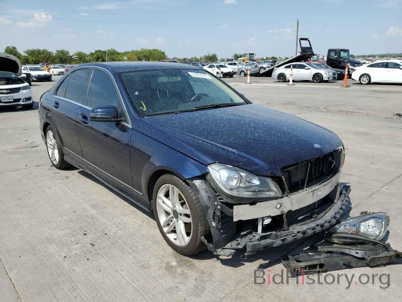 Photo WDDGF8AB6DA815949 - MERCEDES-BENZ C-CLASS 2013