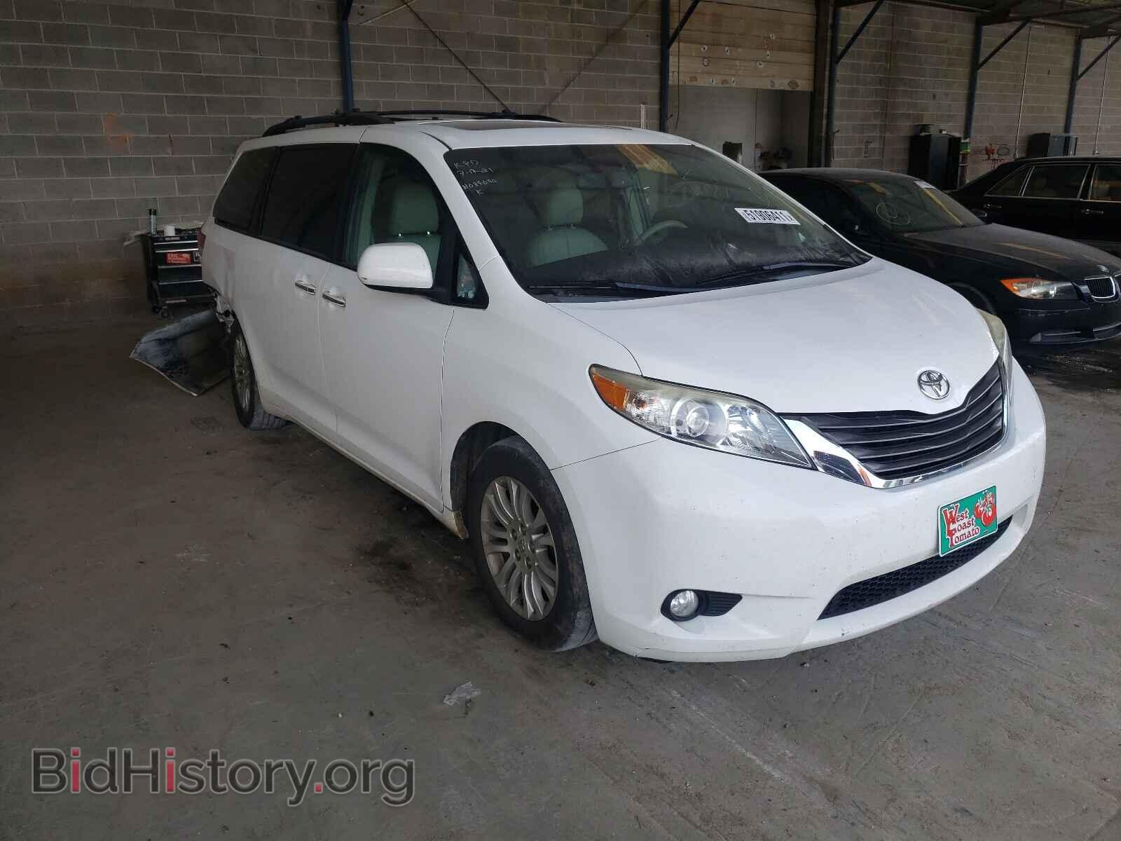 Photo 5TDYK3DC7BS039090 - TOYOTA SIENNA 2011