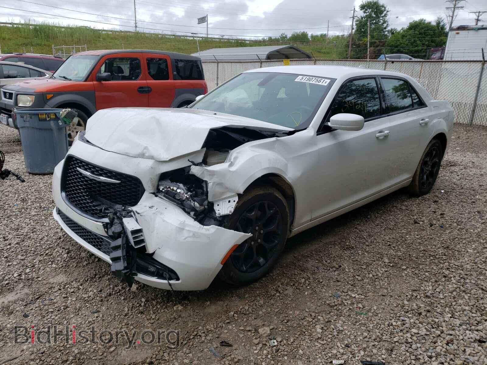 2019 CHRYSLER 300 - VIN: 2C3CCAGG8KH758247 - Фото 2