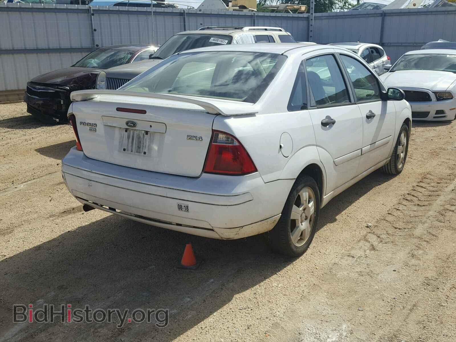 2005 FORD FOCUS - VIN: 1FAHP34N35W314452 - Фото 4