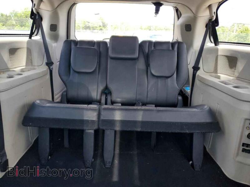 2016 Chrysler MINIVAN (VIN 2C4RC1BG0GR157977) — photo 10 of 13