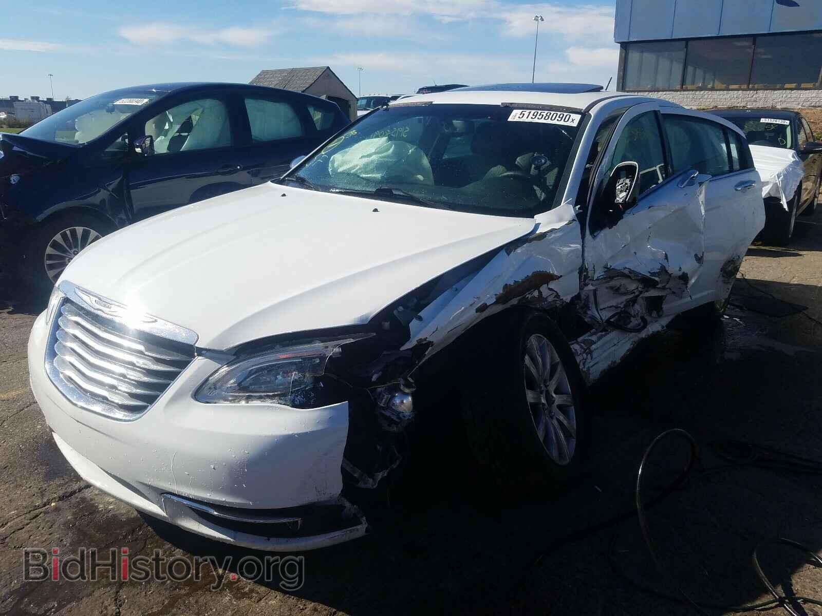 2013 CHRYSLER 200 - VIN: 1C3CCBCG3DN746982 - Фото 2