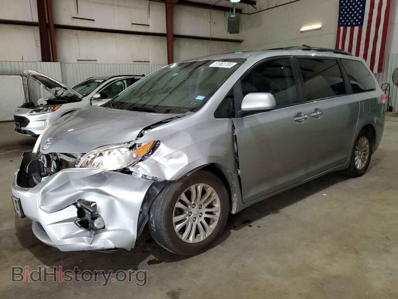 Photo 5TDYK3DC3BS037904 - TOYOTA All Models 2011