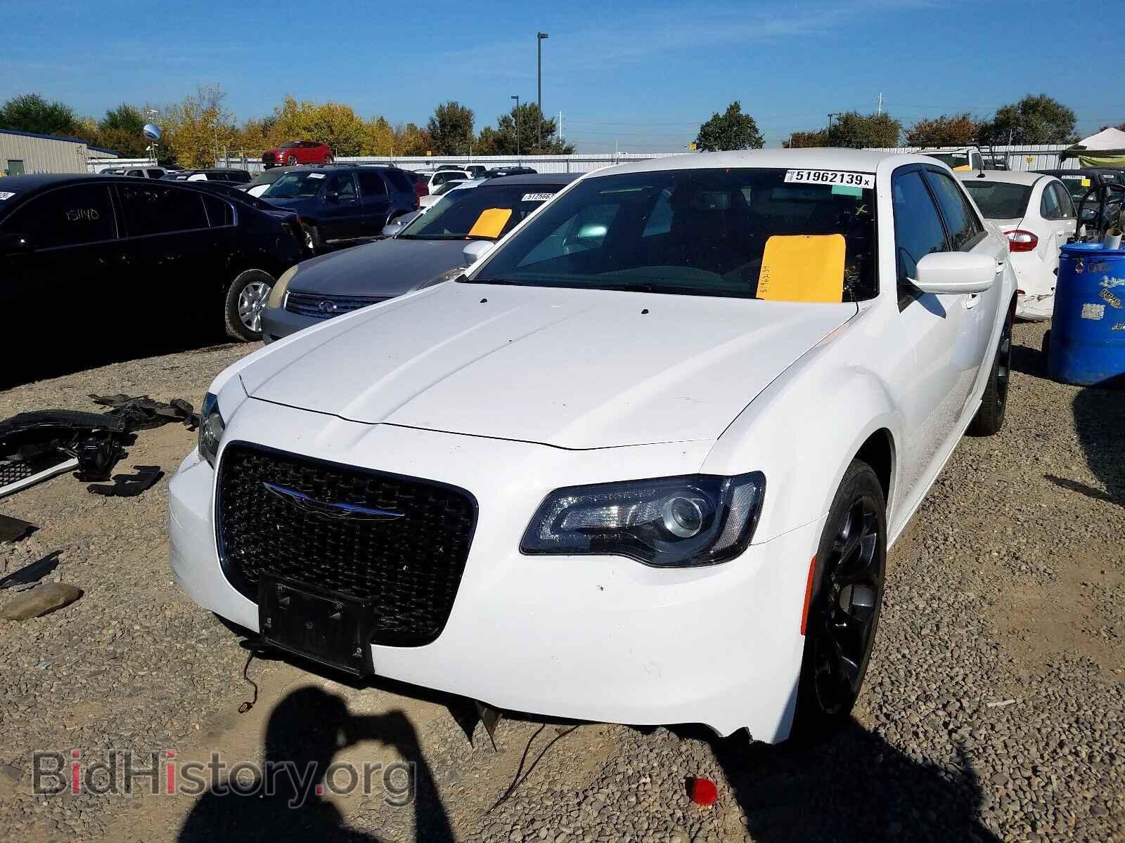 2019 CHRYSLER 300 - VIN: 2C3CCABGXKH515191 - Фото 2