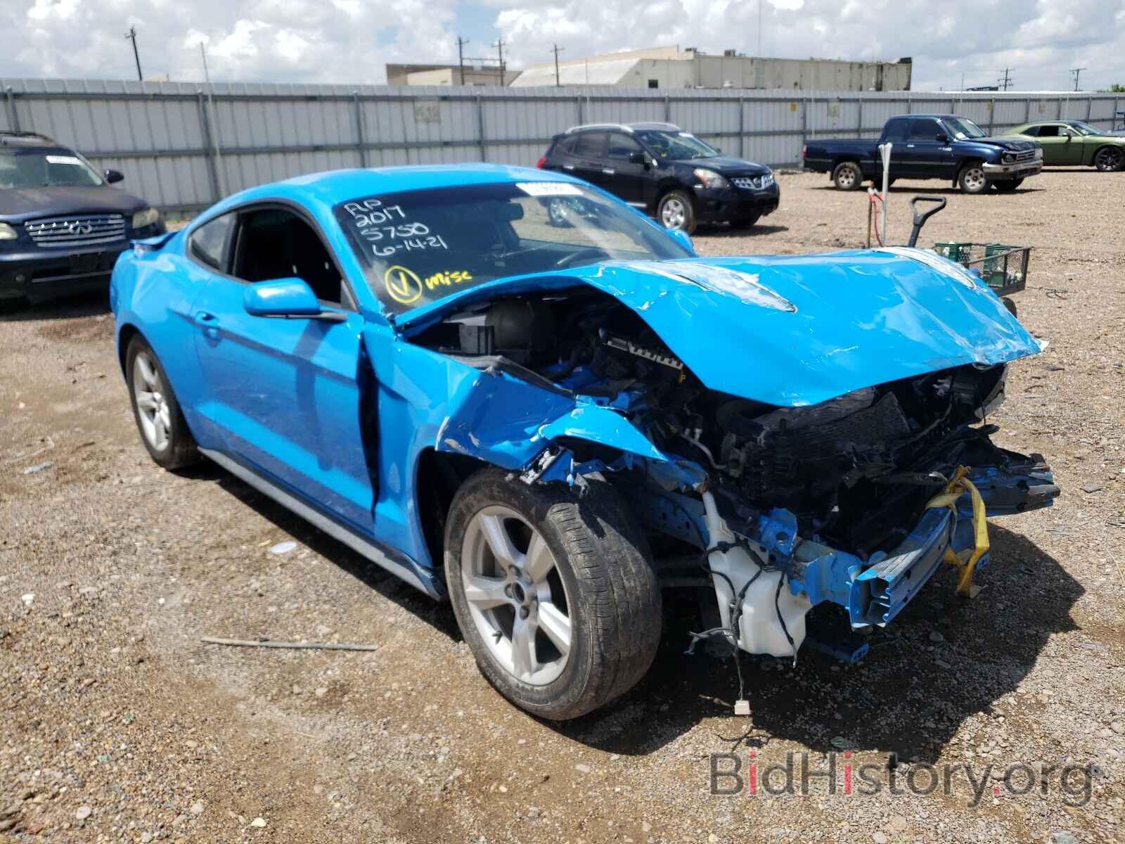 Photo 1FA6P8AM3H5265750 - FORD MUSTANG 2017
