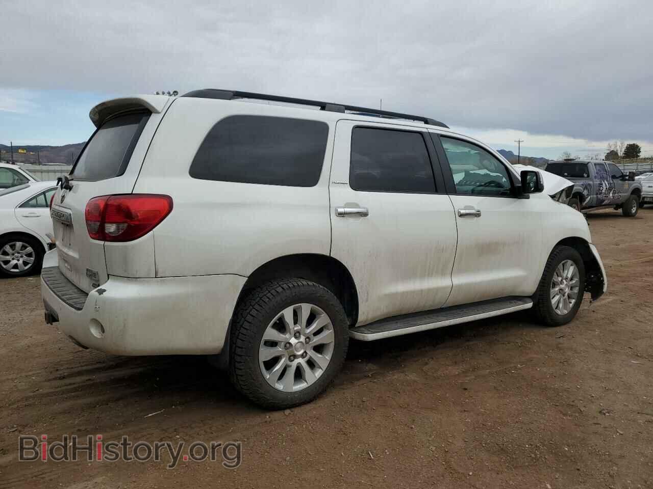 2011 TOYOTA SEQUOIA - VIN: 5TDDW5G10BS049078 - Фото 3