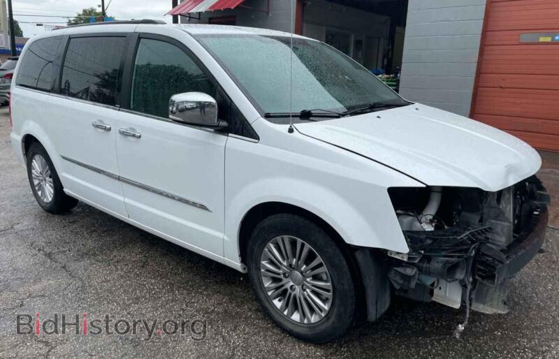 2014 Chrysler MINIVAN Town & COU (VIN 2C4RC1CG0ER143881) — photo 1 of 10, Copart, damage: front end