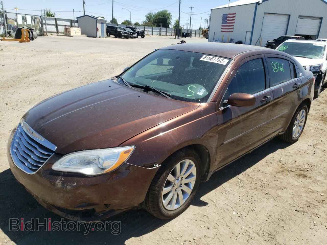 2013 CHRYSLER 200 - VIN: 1C3CCBBG2DN659947 - Фото 2
