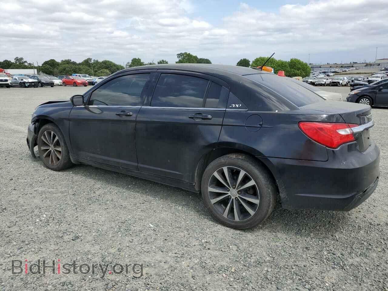 2013 CHRYSLER 200 - VIN: 1C3CCBAB2DN764283 - Фото 2