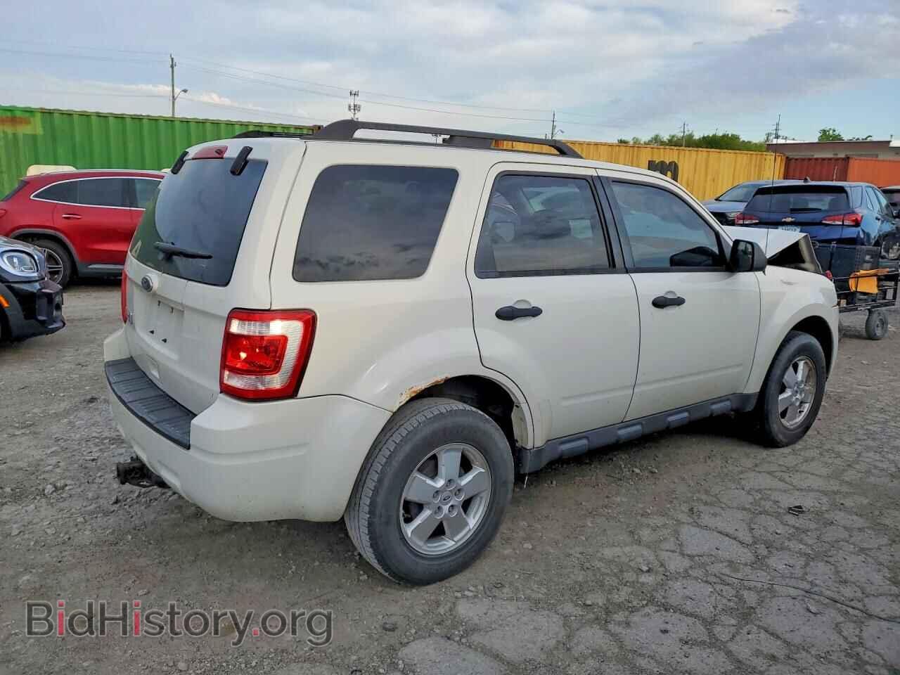 2011 FORD ESCAPE - VIN: 1FMCU0D73BKA54551 - Фото 3