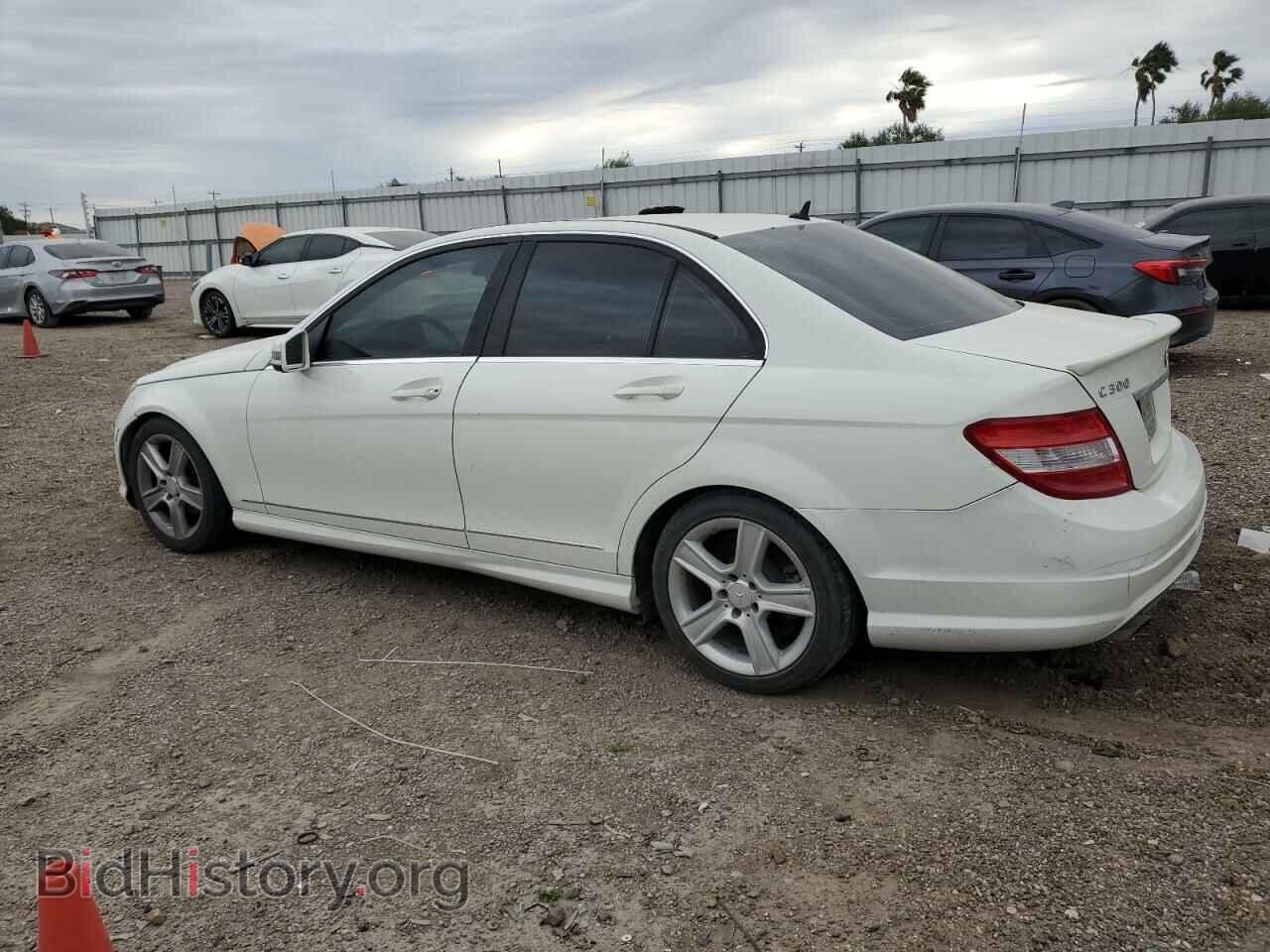 2011 MERCEDES-BENZ C-CLASS - VIN: WDDGF5EB2BR184561 - Фото 2