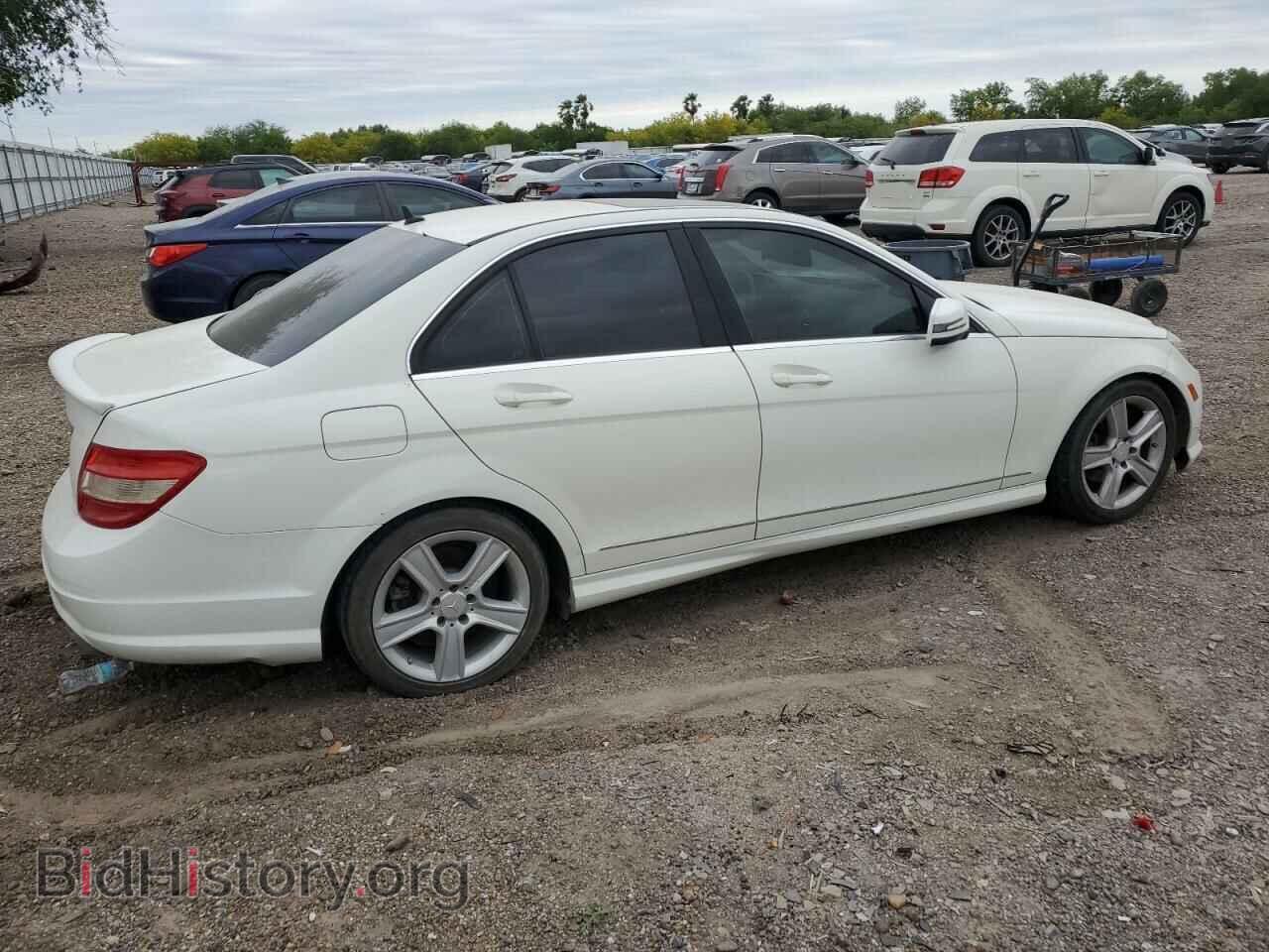 2011 MERCEDES-BENZ C-CLASS - VIN: WDDGF5EB2BR184561 - Фото 3