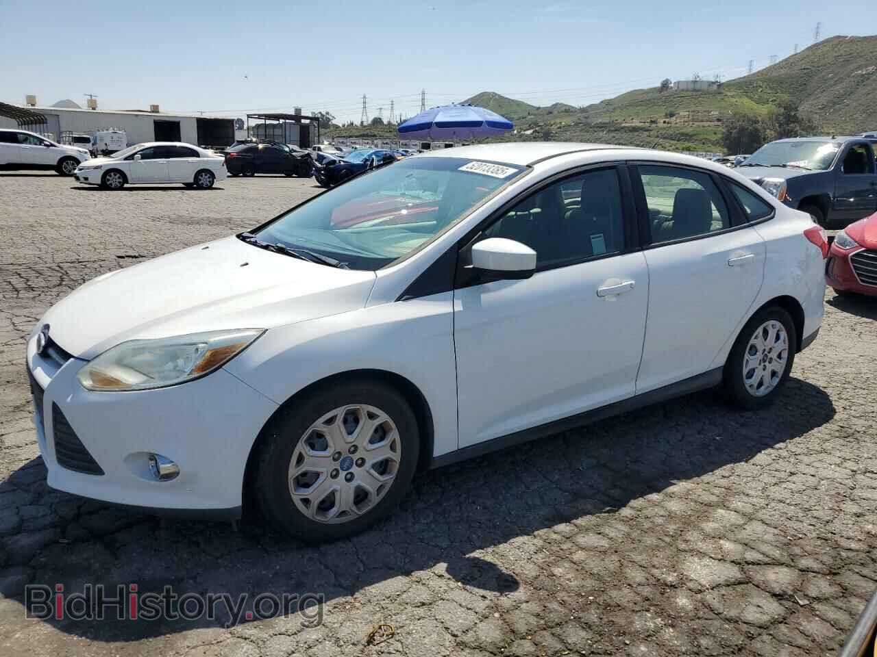 Photo 1FAHP3F28CL267906 - FORD FOCUS 2012