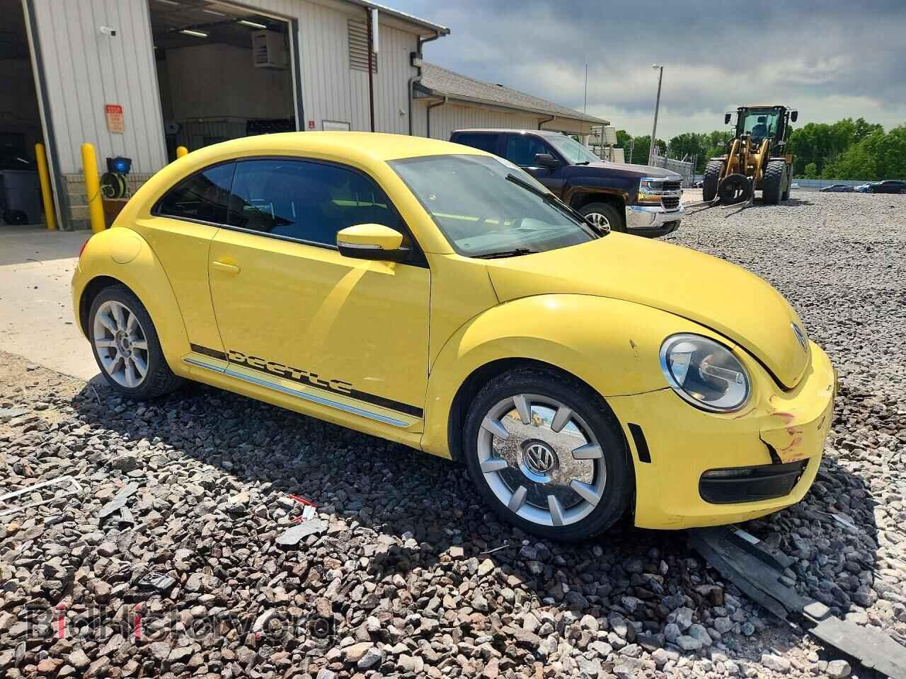2012 VOLKSWAGEN BEETLE - VIN: 3VWJP7AT6CM642383 - Фото 4