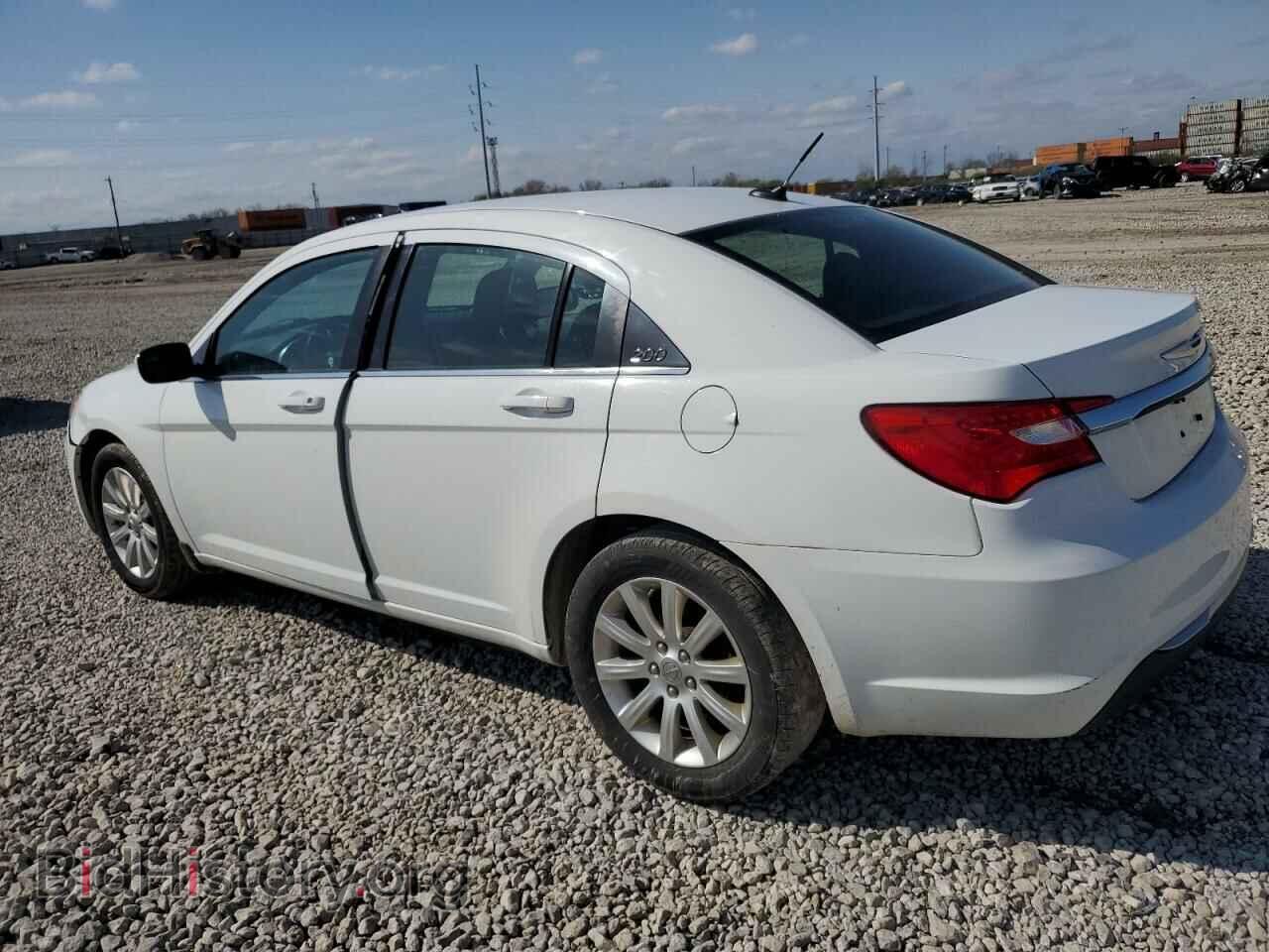 2013 CHRYSLER 200 - VIN: 1C3CCBBB1DN650063 - Фото 2