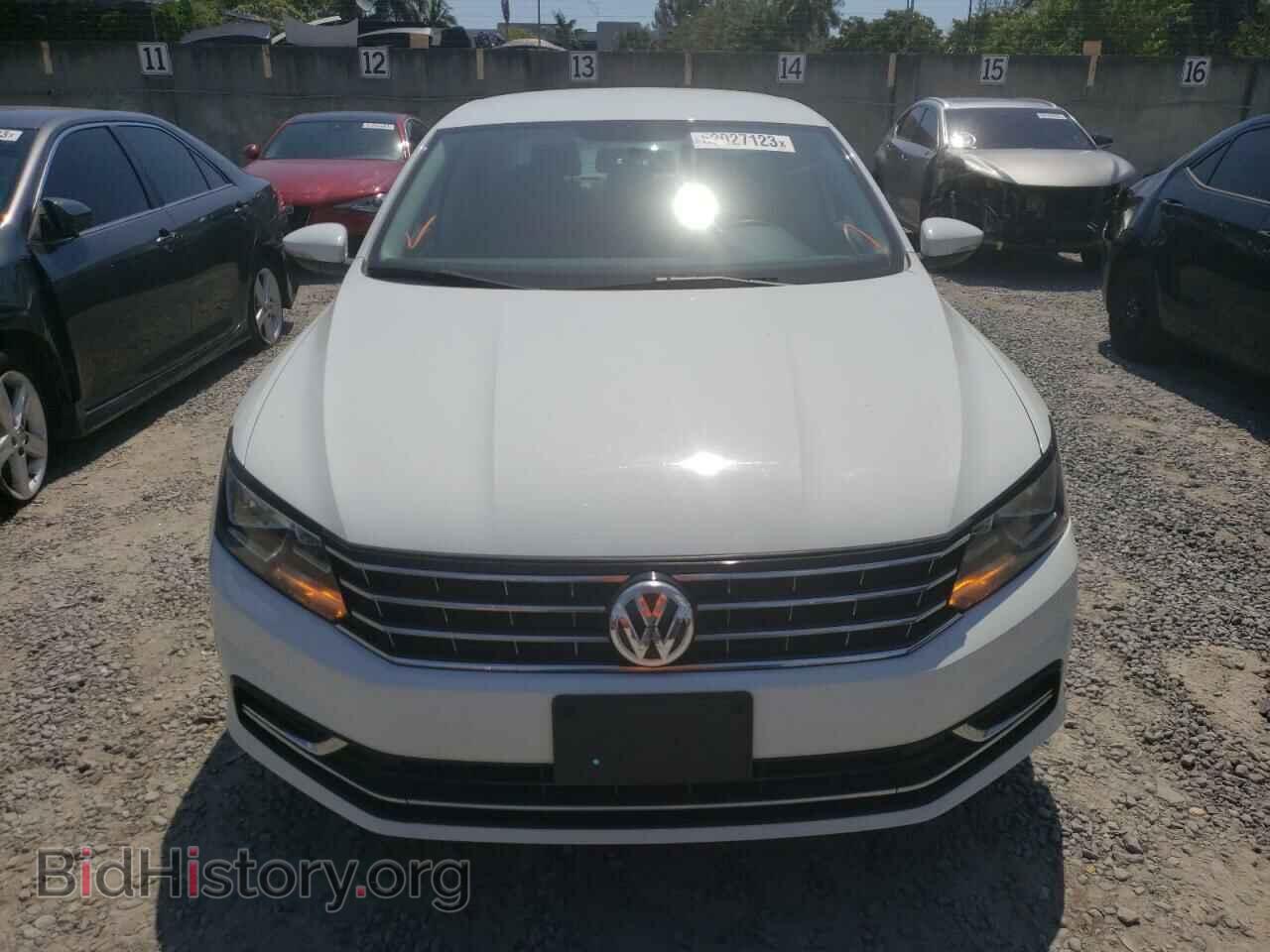2017 VOLKSWAGEN PASSAT - VIN: 1VWAT7A34HC011653 - Фото 5
