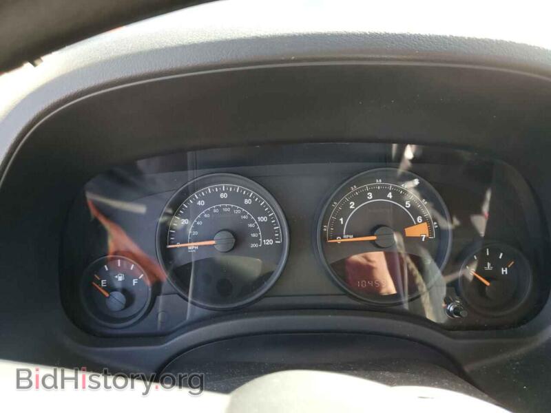 2014 Jeep COMPASS (VIN 1C4NJDBB7ED665308) — photo 9 of 13