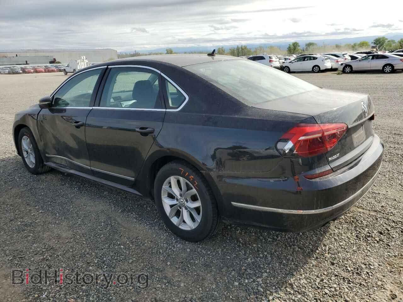 2017 VOLKSWAGEN PASSAT - VIN: 1VWAT7A32HC025907 - Фото 2
