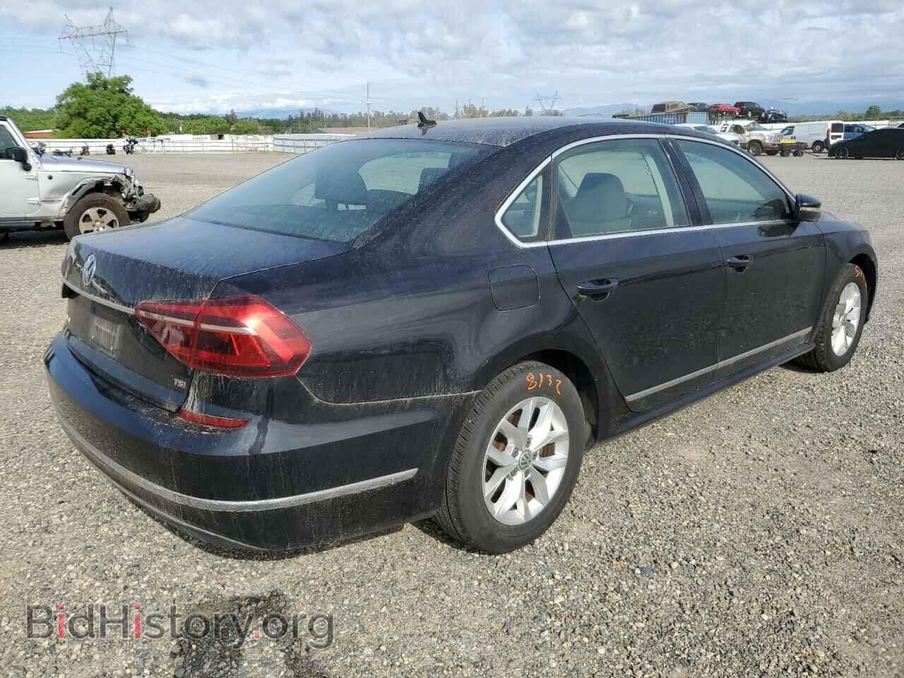 2017 VOLKSWAGEN PASSAT - VIN: 1VWAT7A32HC025907 - Фото 3